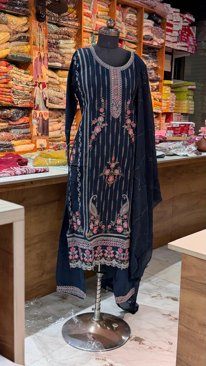 Women’s Pakistani Ivory Cream Embroidered Kurta Pant Set with Pink Floral Dupatta - Image 2